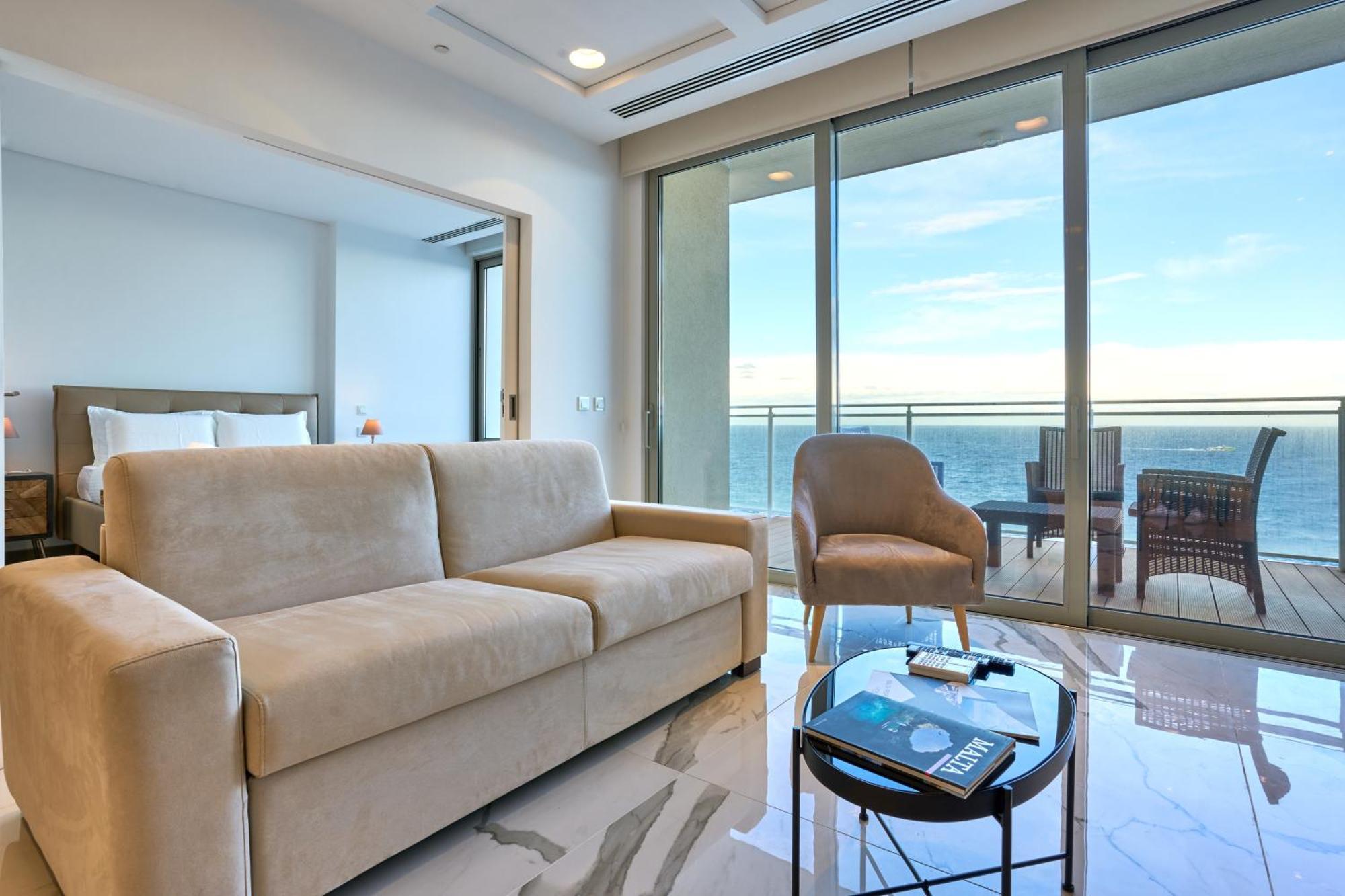 Coastal One Bedroom Retreat With Direct Breathtaking Sea Views Appartement *