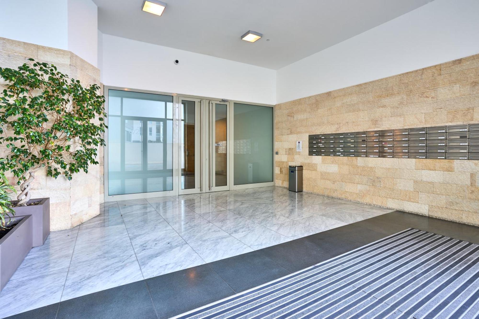 Coastal One Bedroom Retreat With Direct Breathtaking Sea Views Appartement *