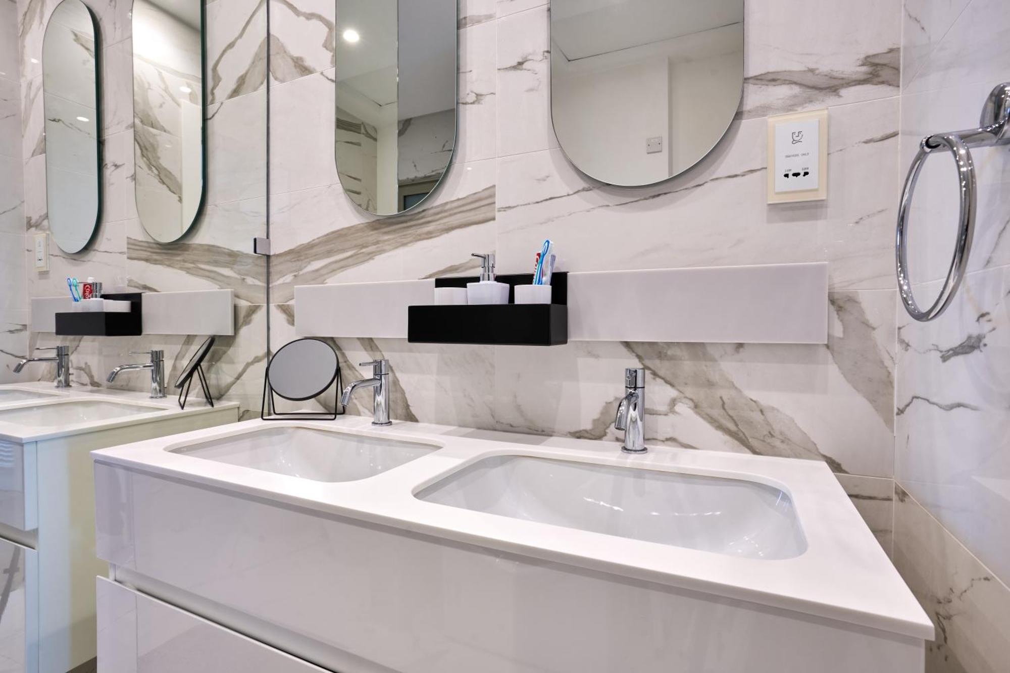 Coastal One Bedroom Retreat With Direct Breathtaking Sea Views Appartement