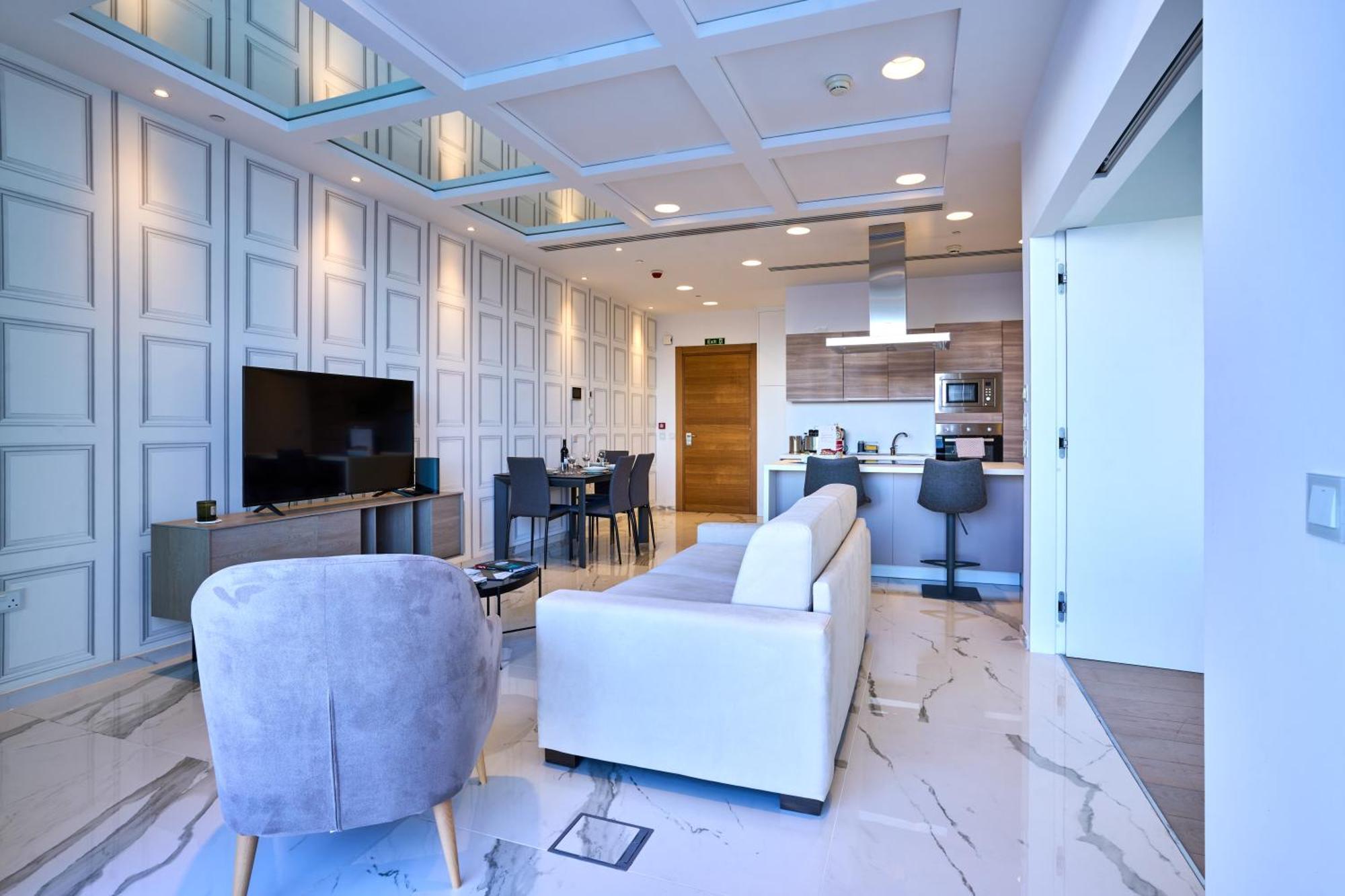 Coastal One Bedroom Retreat With Direct Breathtaking Sea Views