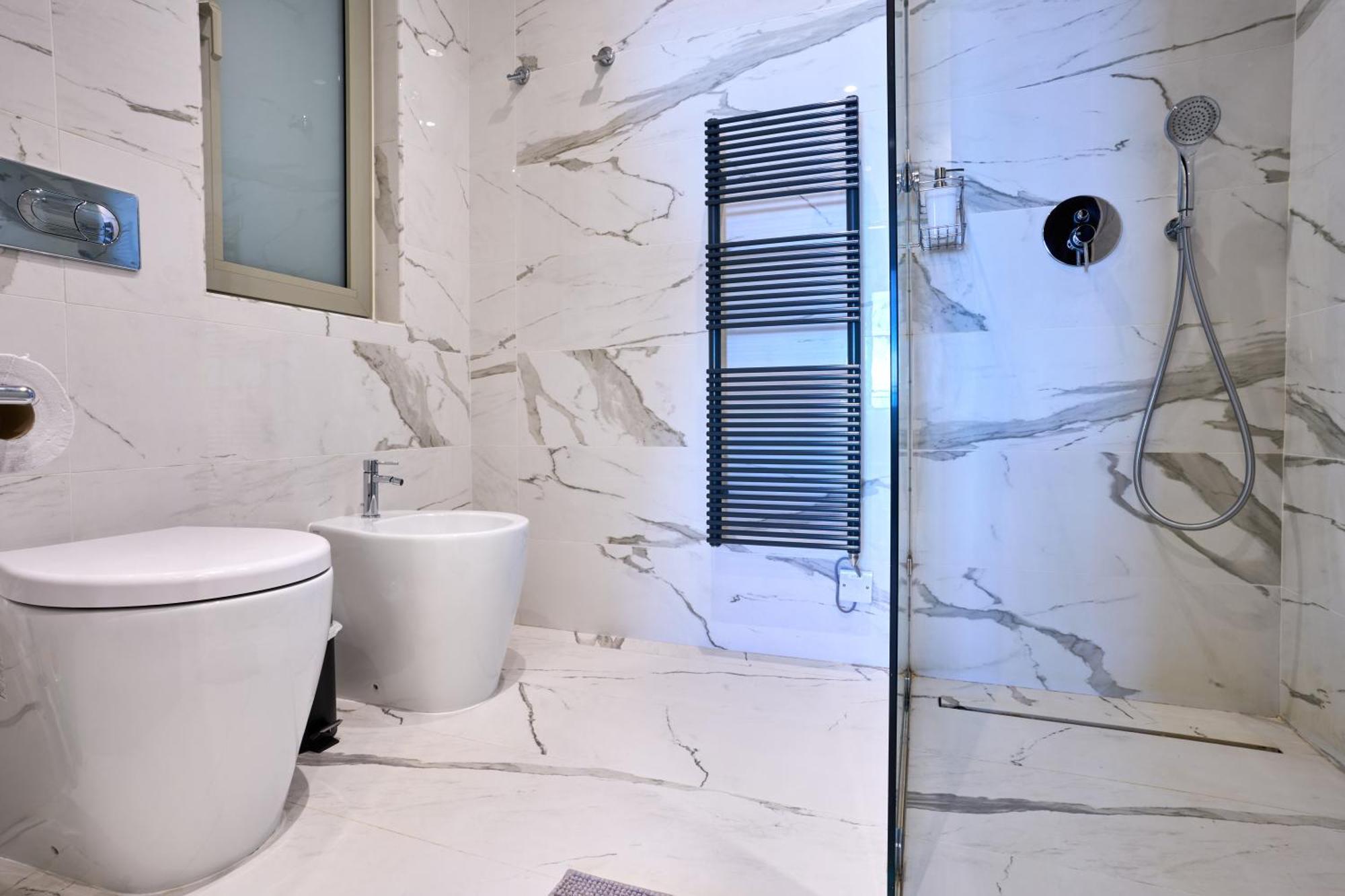Coastal One Bedroom Retreat With Direct Breathtaking Sea Views